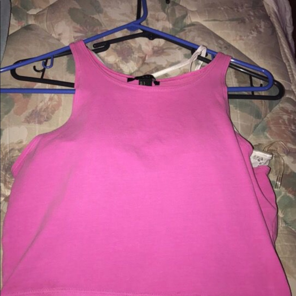 Crop Tops - Picture 2 of 3